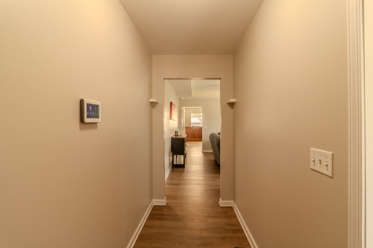 Nashville 3BR Fully Furnished Mid-Term Rental - Convenient Access to Hospitals, Downtown & Business  - Photo 9