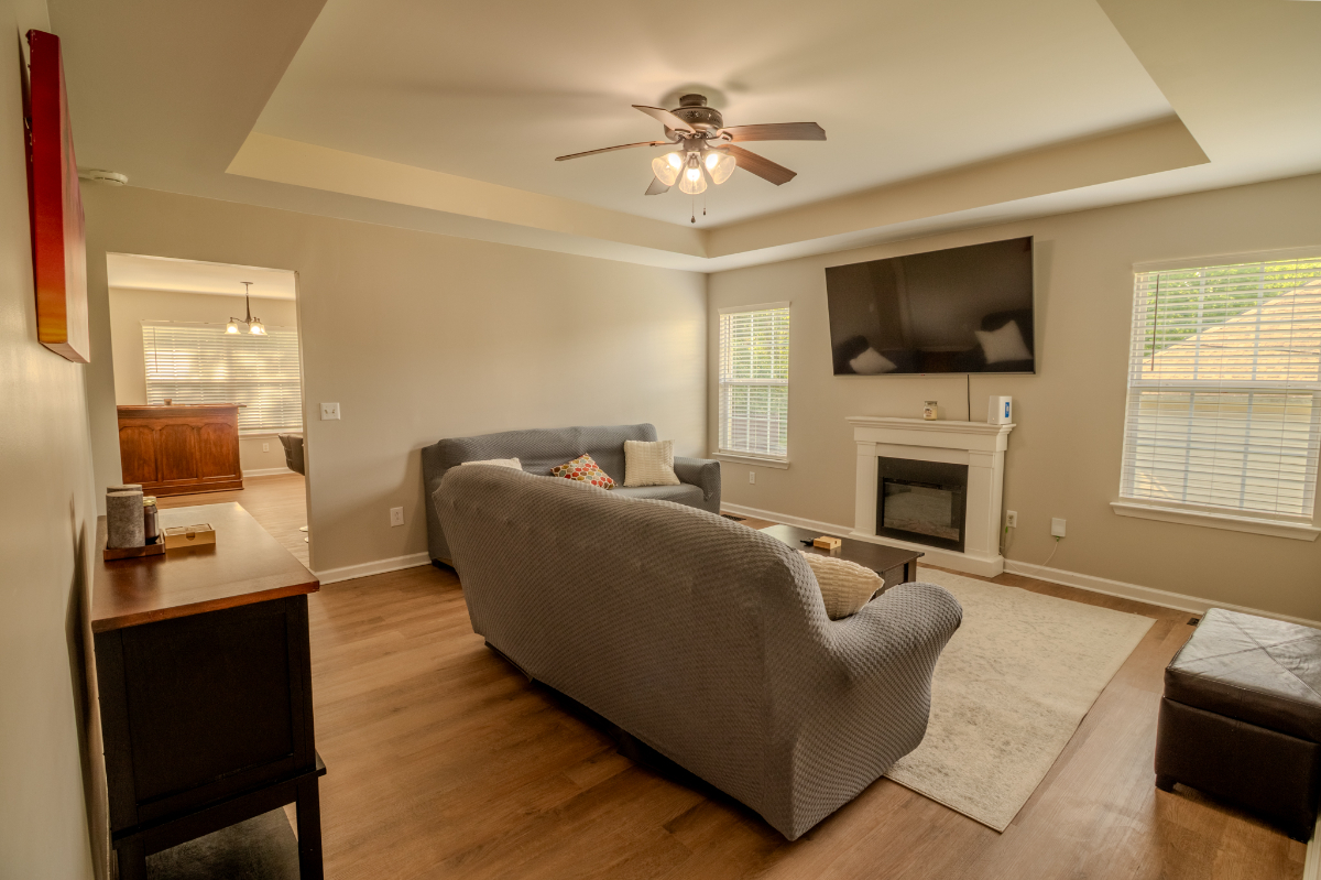 Nashville 3BR Fully Furnished Mid-Term Rental - Convenient Access to Hospitals, Downtown & Business  - Photo 12