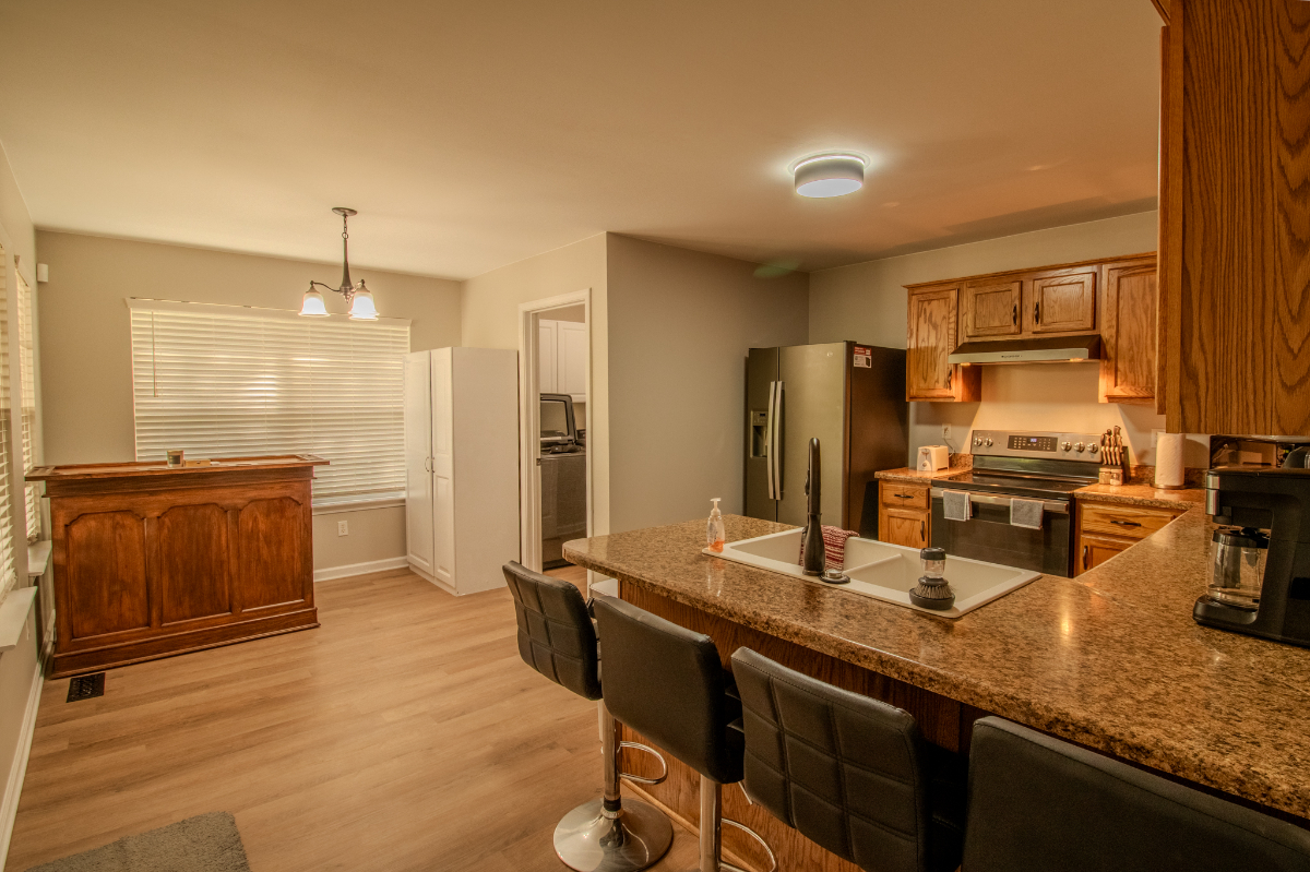 Nashville 3BR Fully Furnished Mid-Term Rental - Convenient Access to Hospitals, Downtown & Business - Photo 4