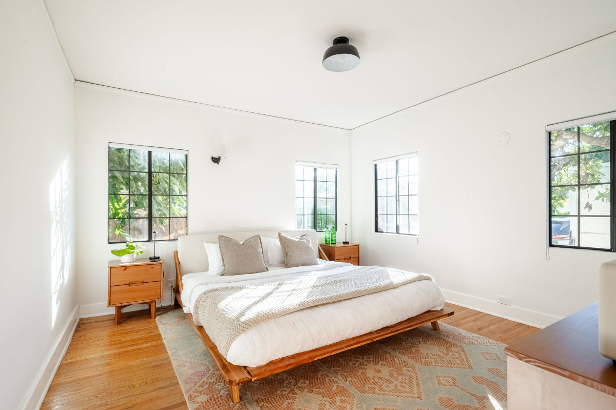 Private 2BR Duplex, Parking, W/D, Near Studios - Photo 6