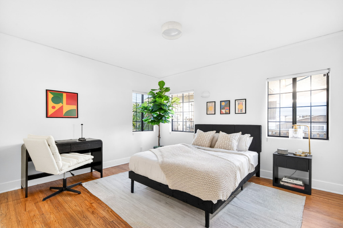 Private 2BR Duplex, Parking, W/D, Near Studios - Photo 3