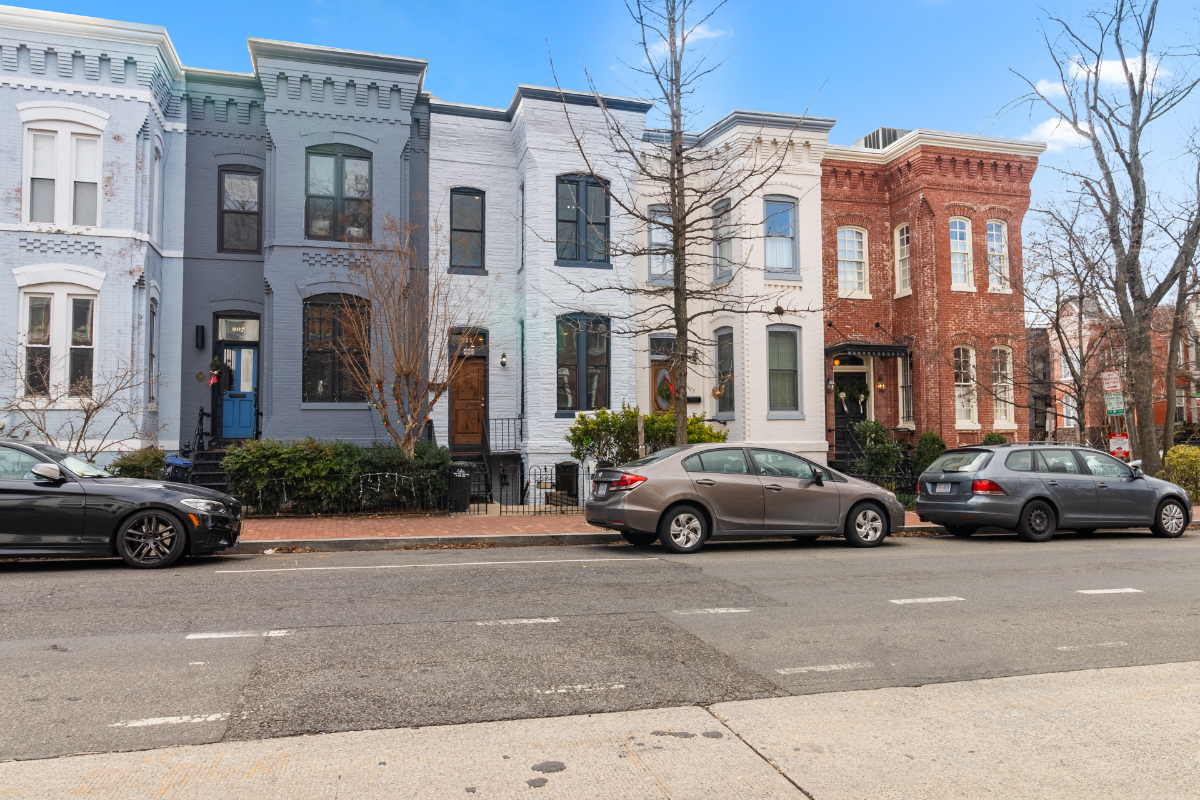 Furnished 4BR/4BA Capitol Hill Home , Sleeps 9 , All Utilities Included , Available Now - Photo 2