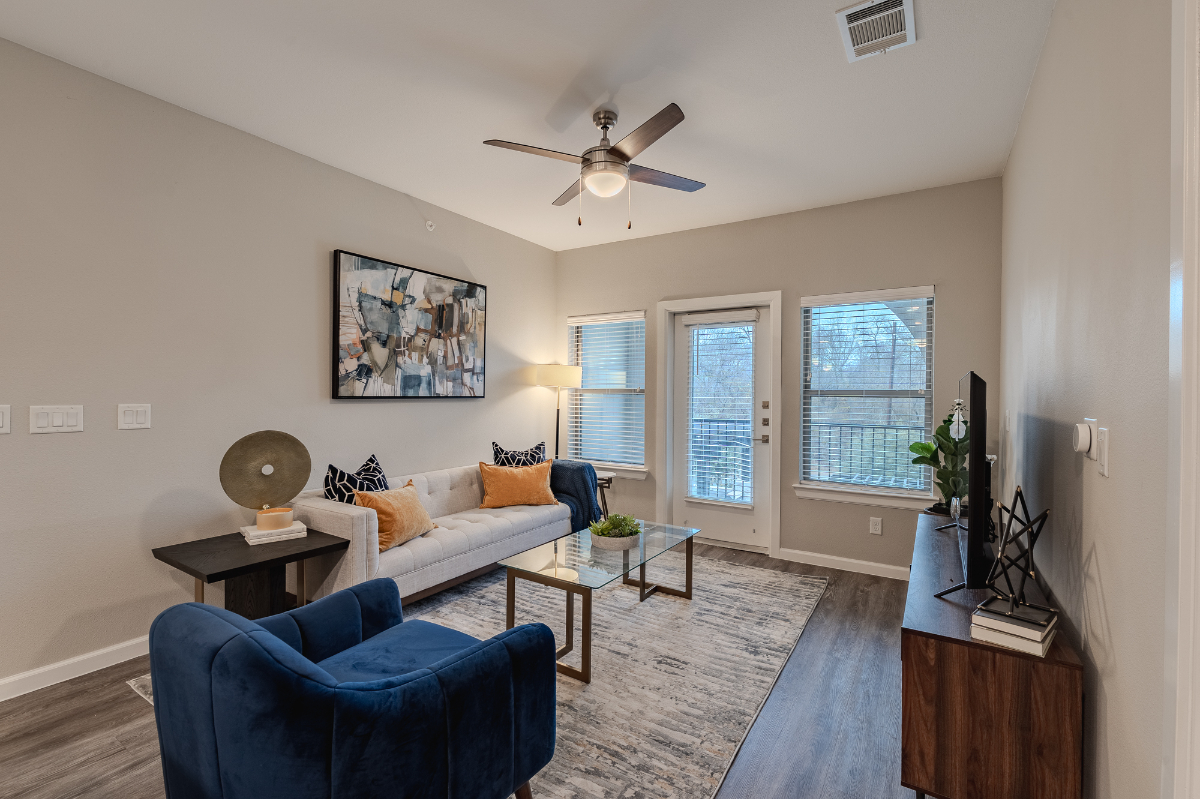 Luxury 1BR in Gated Community - Work & Relocate - Photo 11