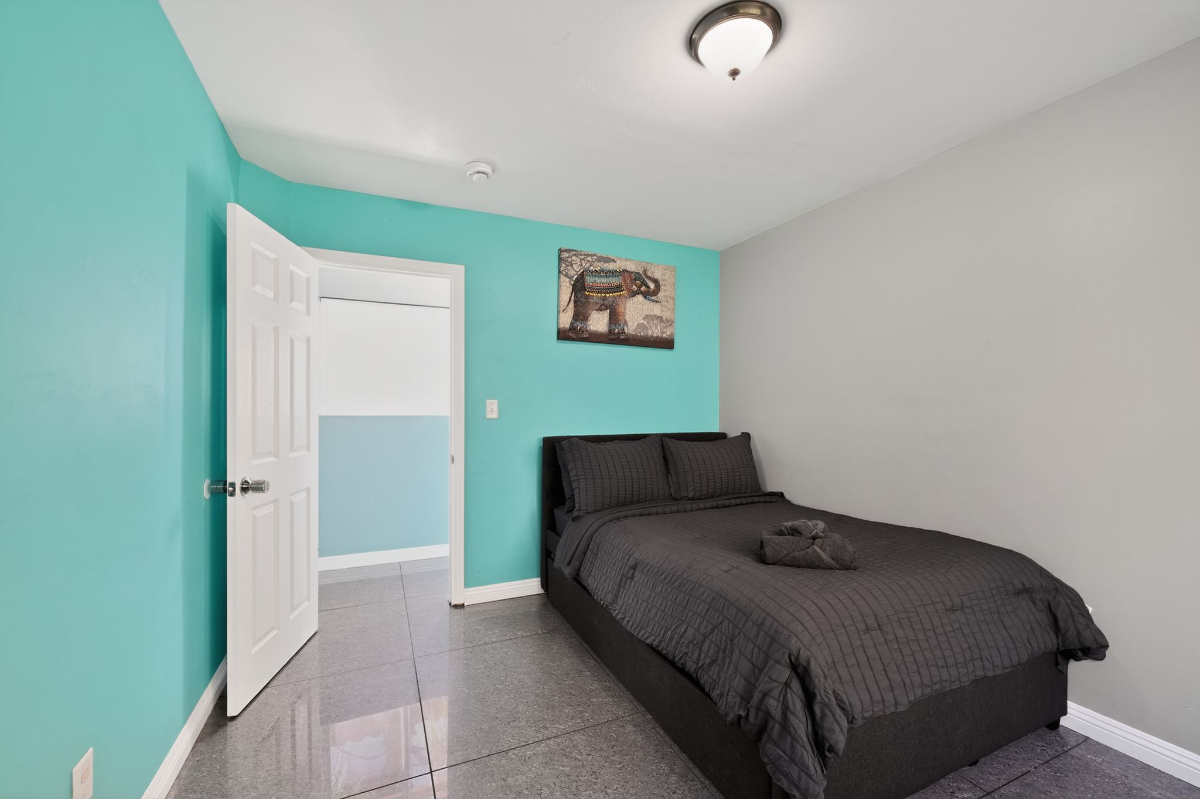3&3 Remodel/Sleeps 12/Firepit/BBQ/10-15 min to Zoo & DT - Photo 3