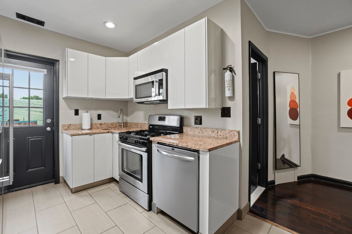 Heart of Shaw - Walk Metro, Dining & Downtown - Embassy & Intern Favorite - Photo 9