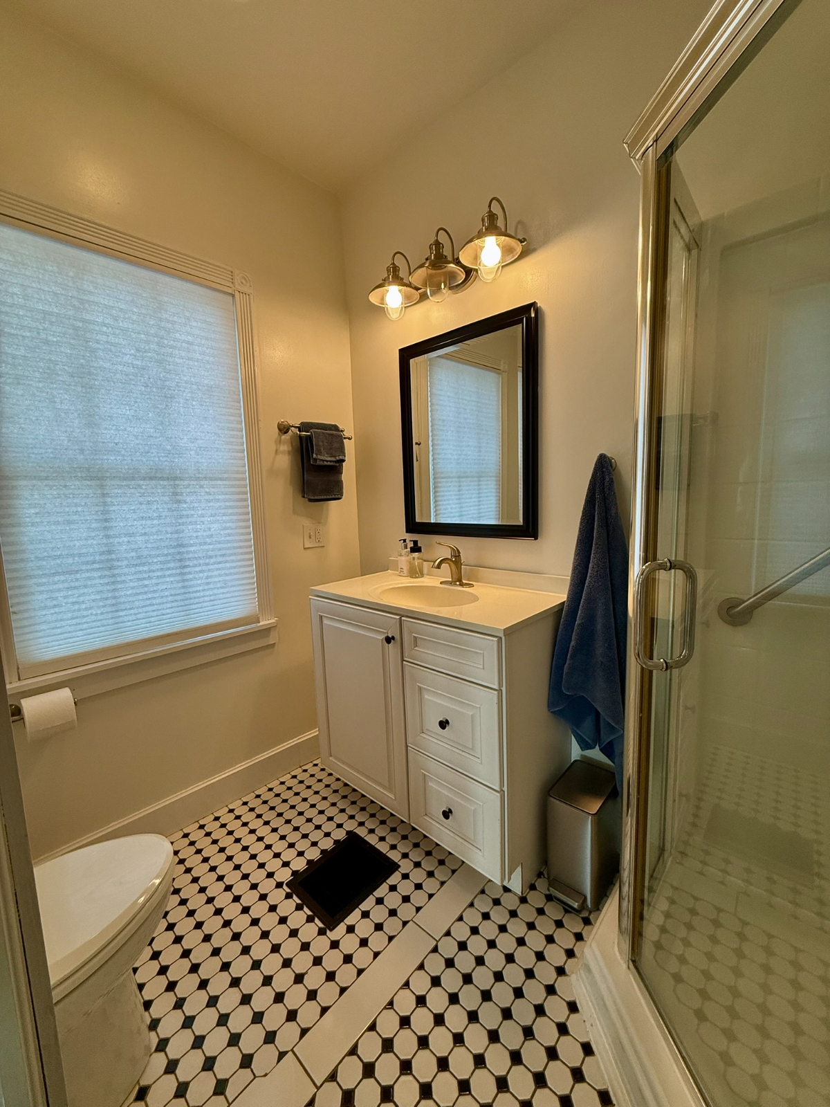 Charming 3BR  in the Heart of Richmond Village - Photo 9