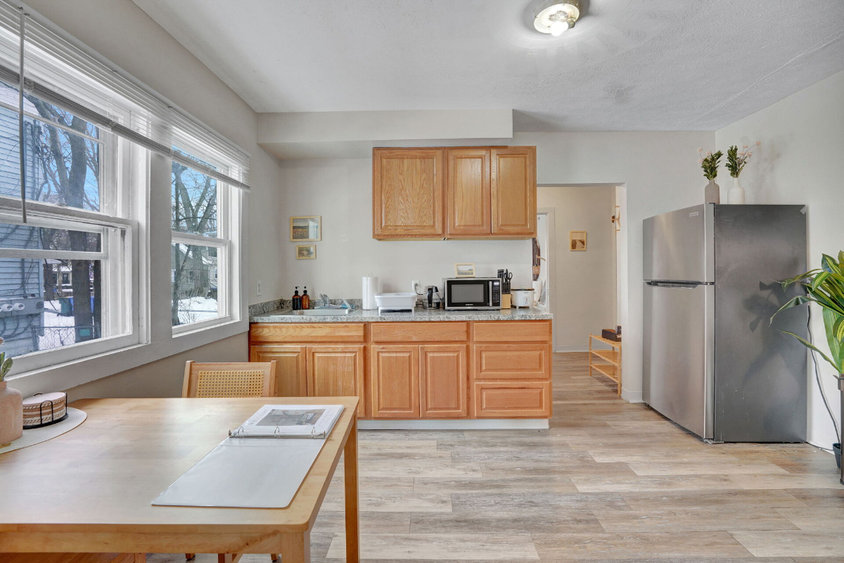 Rustic, Pet-Friendly Furnished 2BR Apartment Near Hospital (Unit 1) - Photo 4