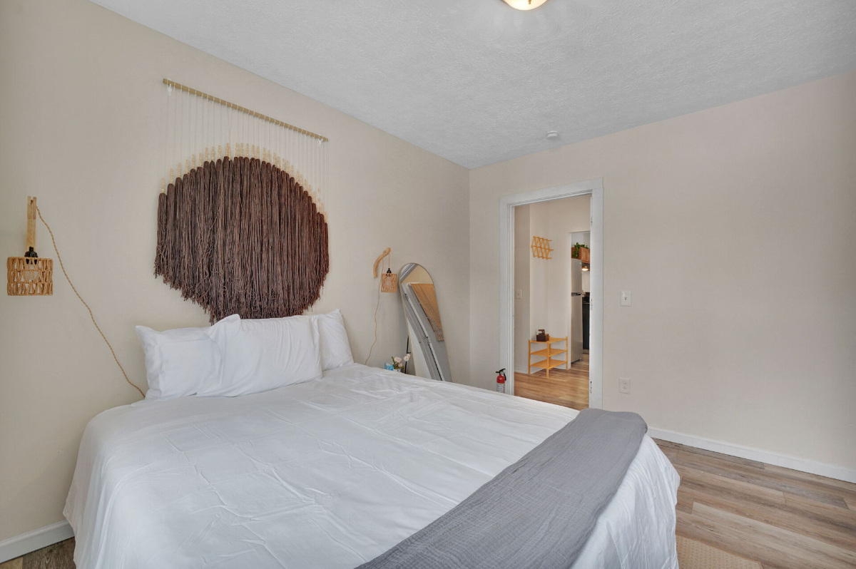 Rustic, Pet-Friendly Furnished 2BR Apartment Near Hospital (Unit 1) - Photo 8