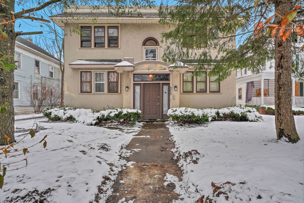 Rustic, Pet-Friendly Furnished 2BR Apartment Near Hospital (Unit 1) - Photo 12