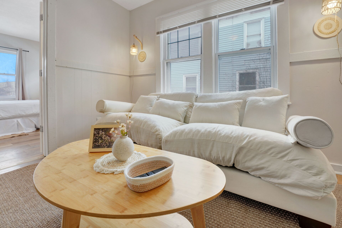 Rustic, Pet-Friendly Furnished 2BR Apartment Near Hospital (Unit 1) - Photo 10