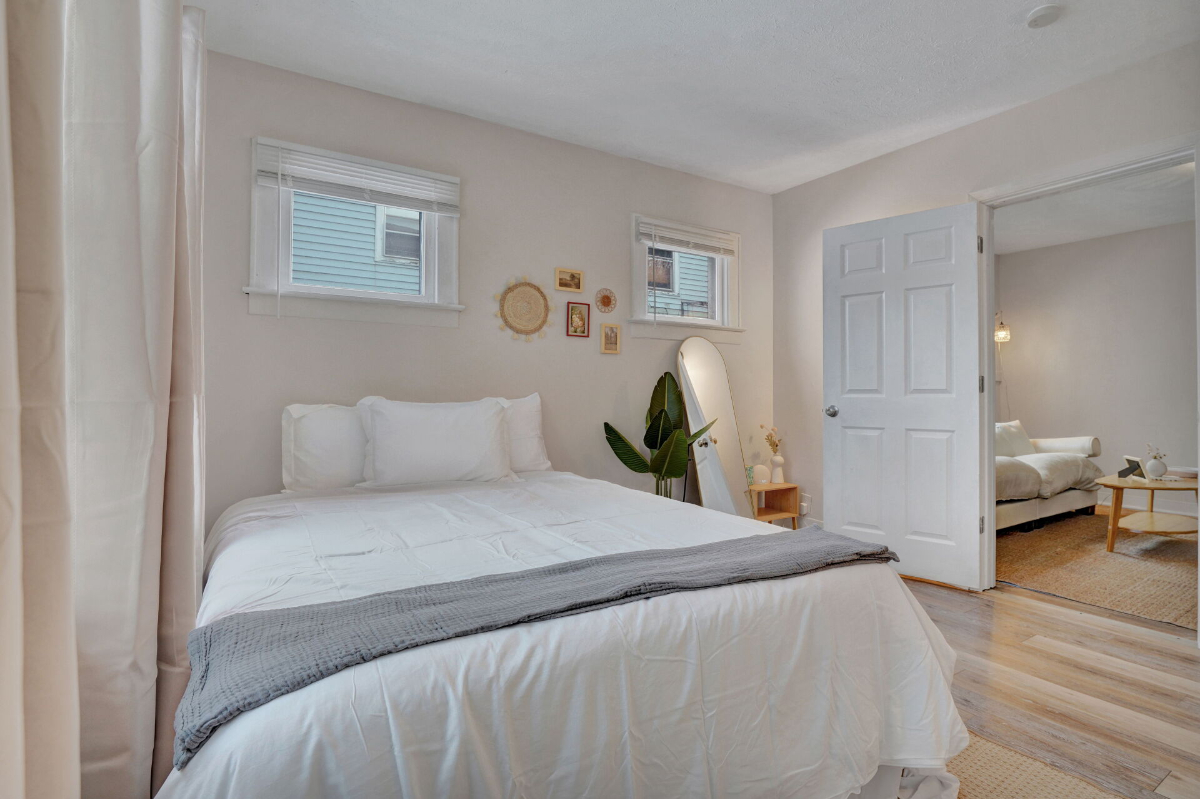 Rustic, Pet-Friendly Furnished 2BR Apartment Near Hospital (Unit 1) - Photo 2