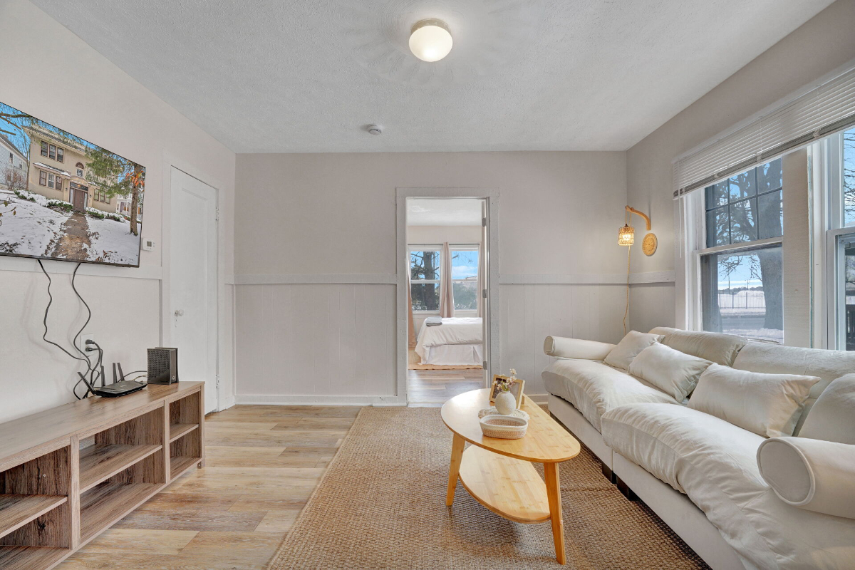 Rustic, Pet-Friendly Furnished 2BR Apartment Near Hospital (Unit 1) - Photo 11