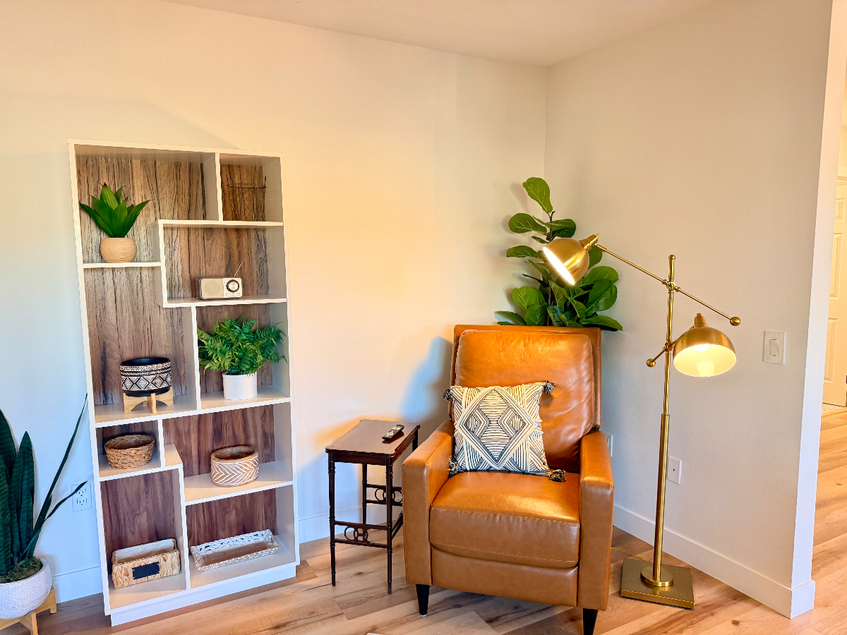 Quiet Furnished 3BR Near Tri-City Hospital, Fast WiFi, Blackout Curtains, Pet Friendly, Fenced Yard - Photo 6