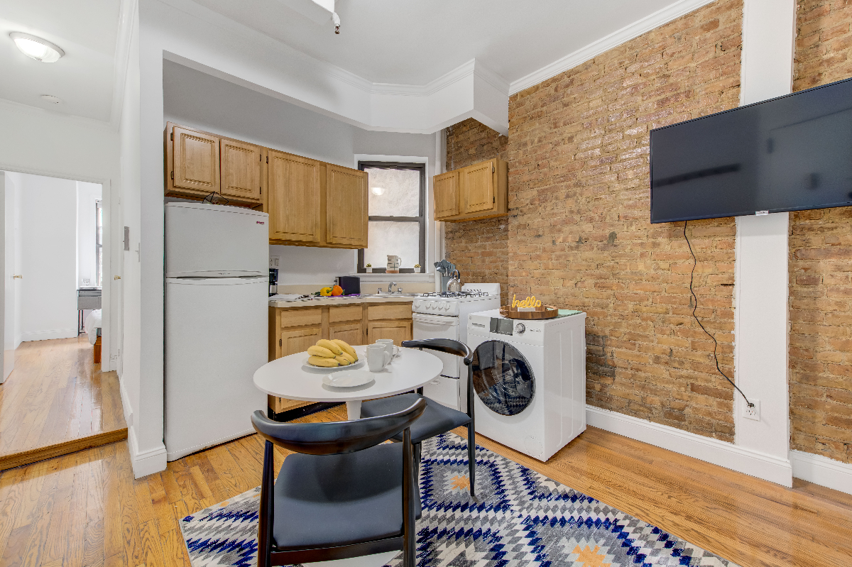 Private Bedroom near hospital in 118 East 102nd St - Photo 8