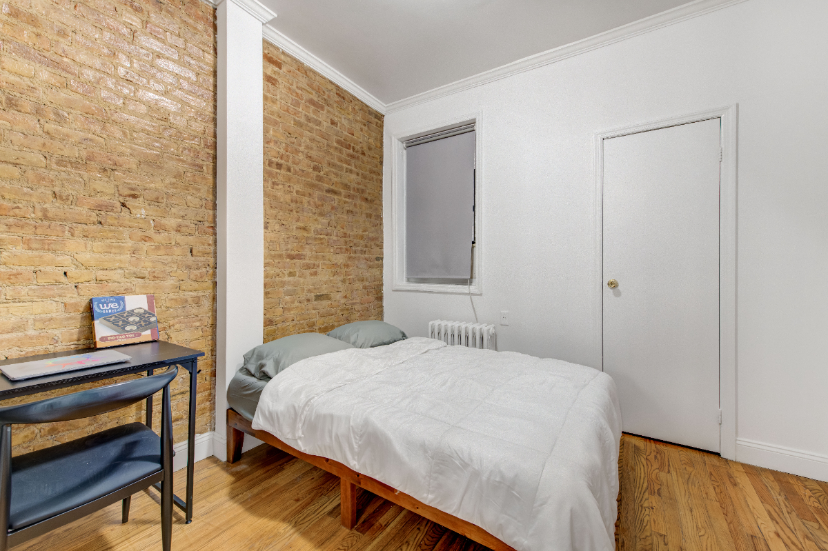 Private Bedroom near hospital in 118 East 102nd St - Photo 6