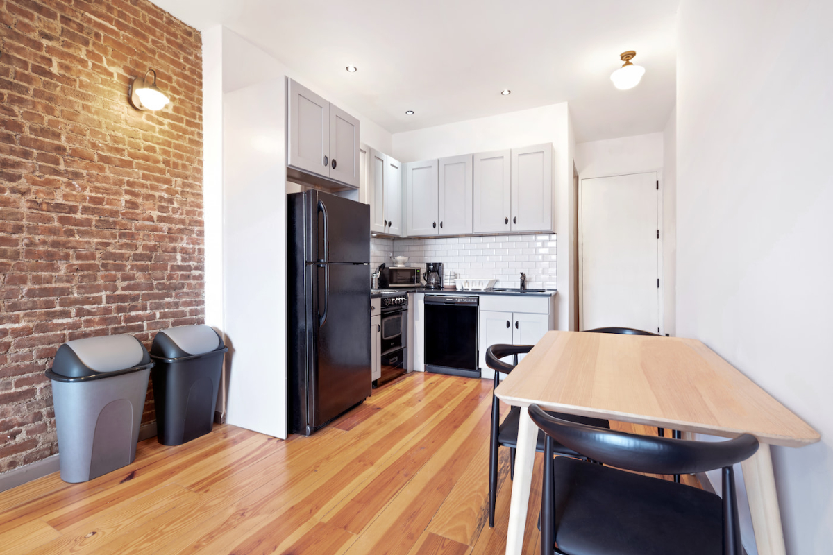 Private Bedroom near hospital in 209 West 135th St - Photo 5