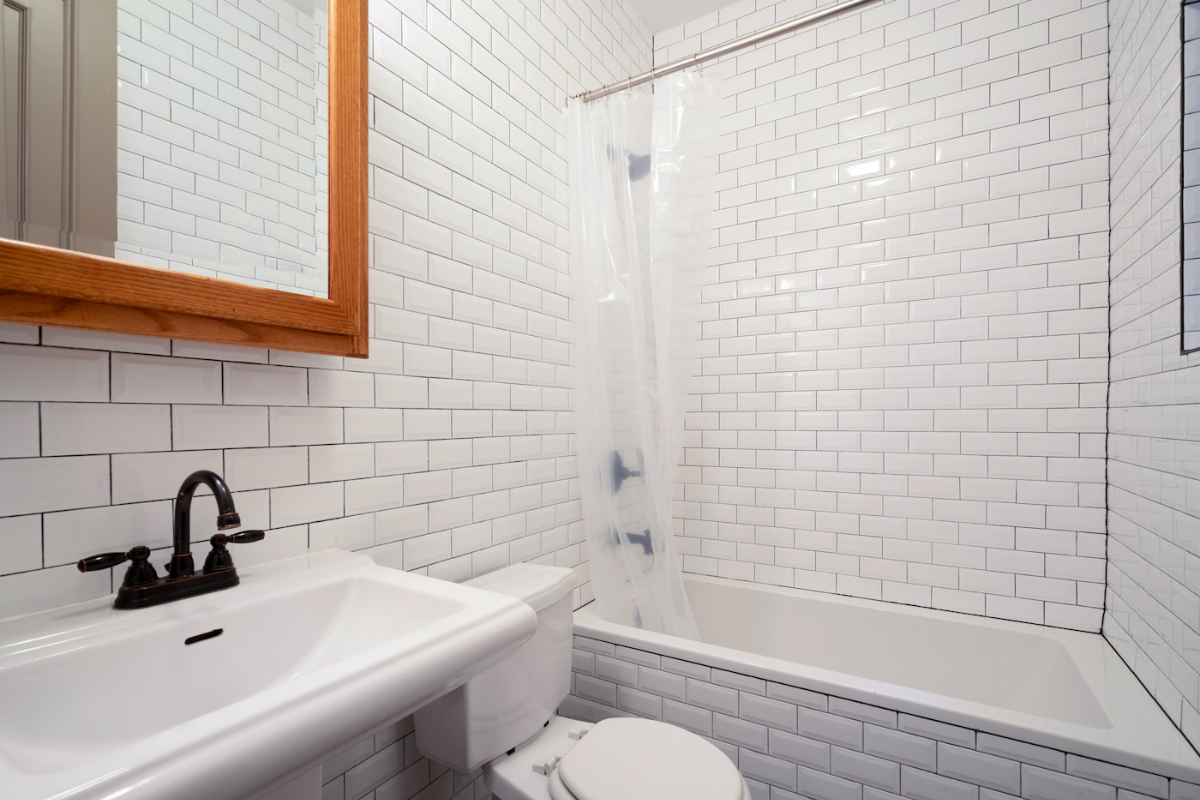 Private Bedroom near hospital in 209 West 135th St - Photo 8