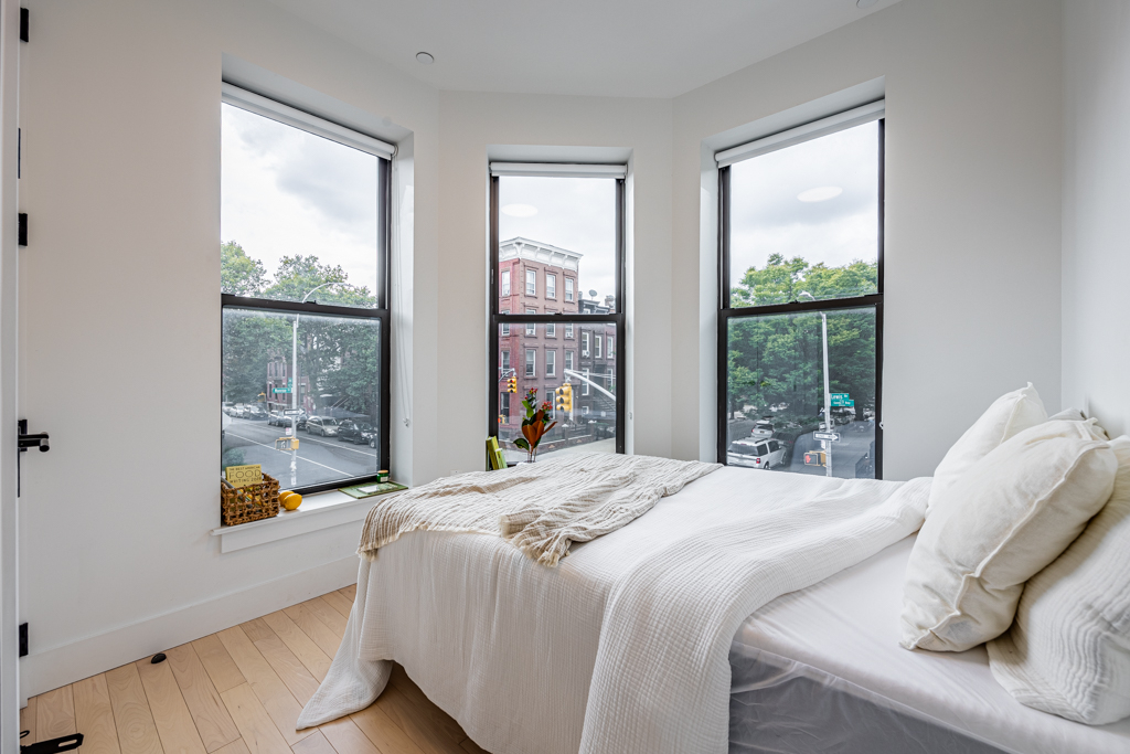 Private Bedroom near hospital in 529 Monroe St - Photo 2