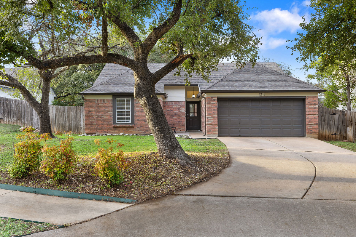 Hot Tub Oasis near Austin | Big Yard + Deck | 3BR - Photo 2