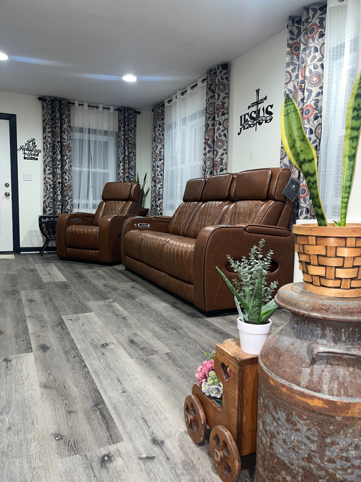 Lower Suite - Photo 1
