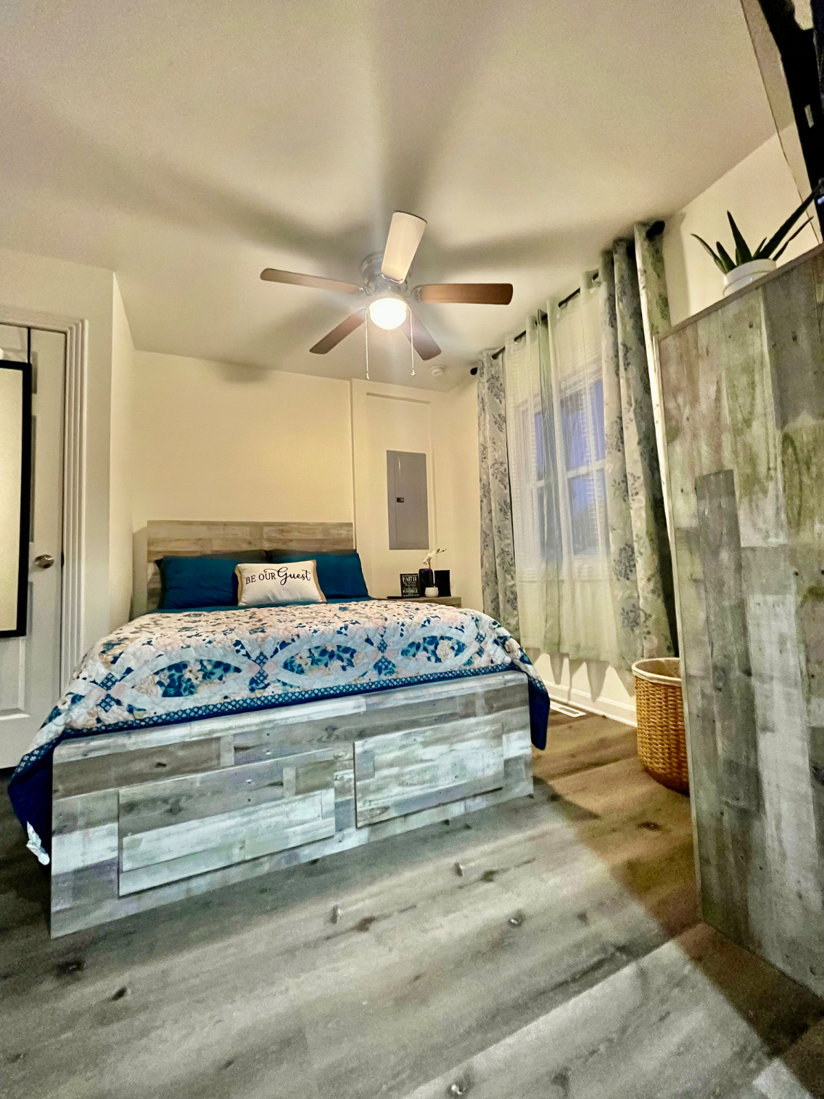 Lower Suite - Photo 7