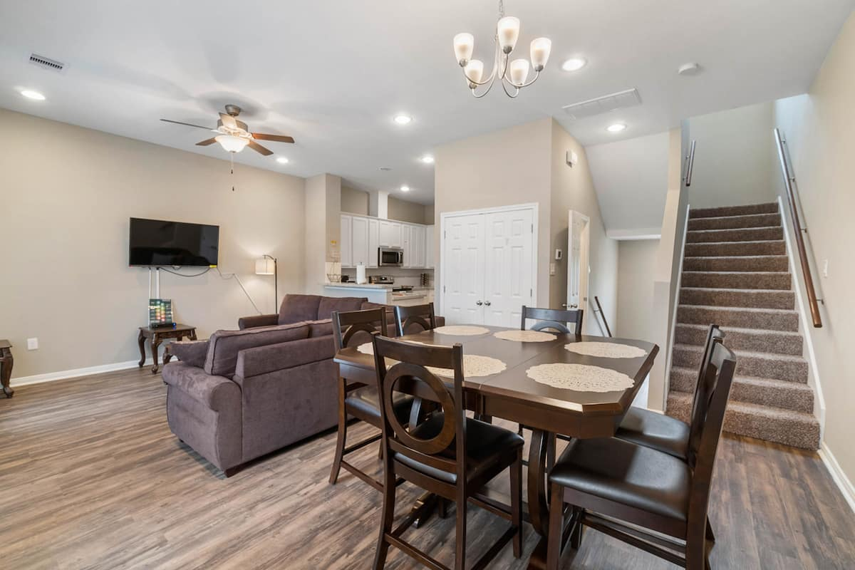 Beautiful Single-Family Home - 10 Minutes from IAH Airport - Photo 3