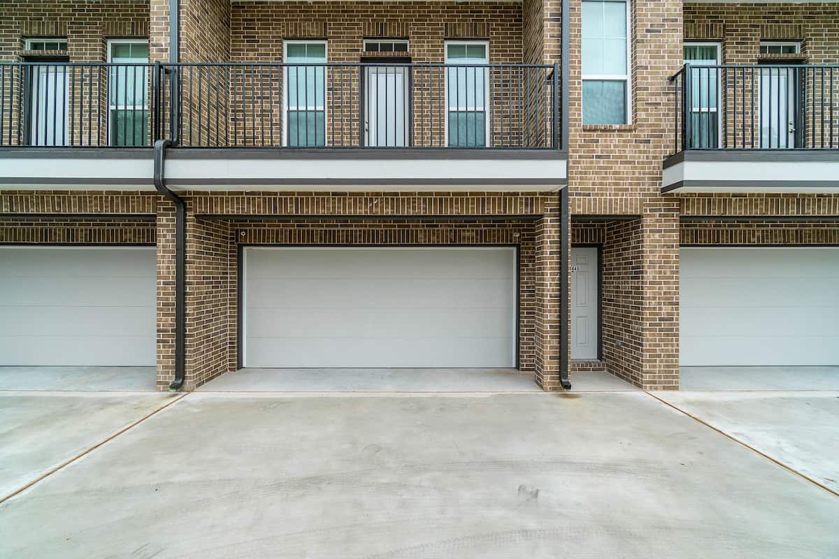 Beautiful Single-Family Home - 10 Minutes from IAH Airport - Photo 9