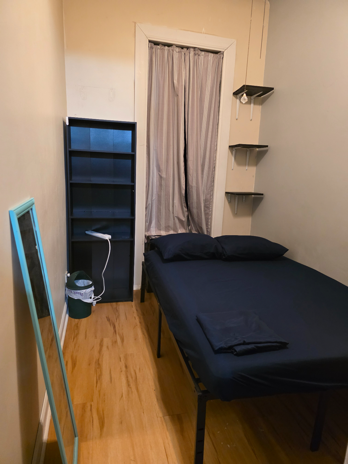 Room near NY Presbyterian Hospital - Photo 1
