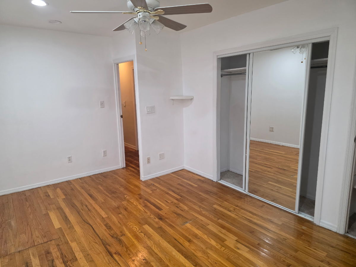 Spacious 3BR / 1BA Apartment in Laurelton Water Included - Photo 5