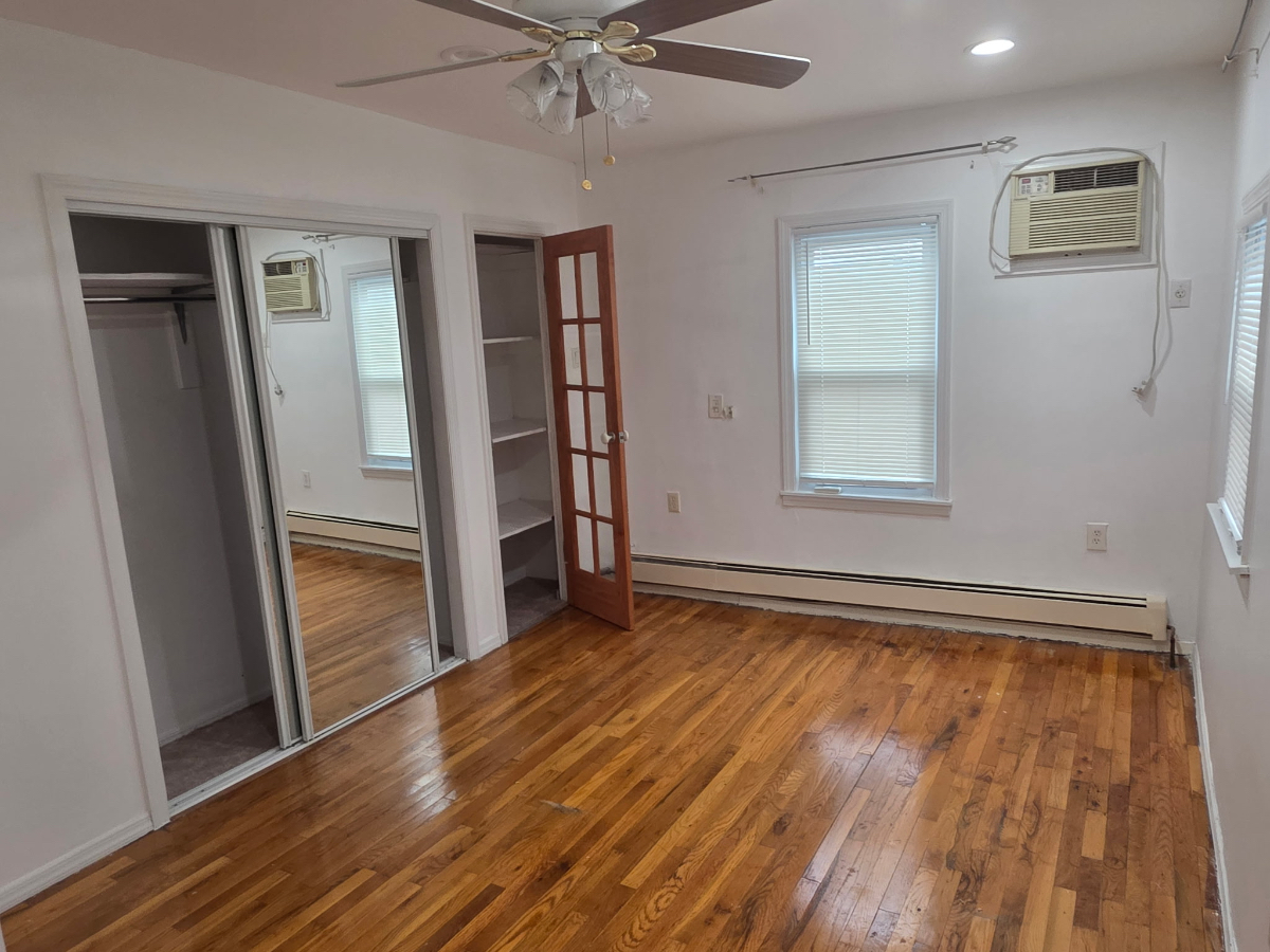 Spacious 3BR / 1BA Apartment in Laurelton Water Included - Photo 6
