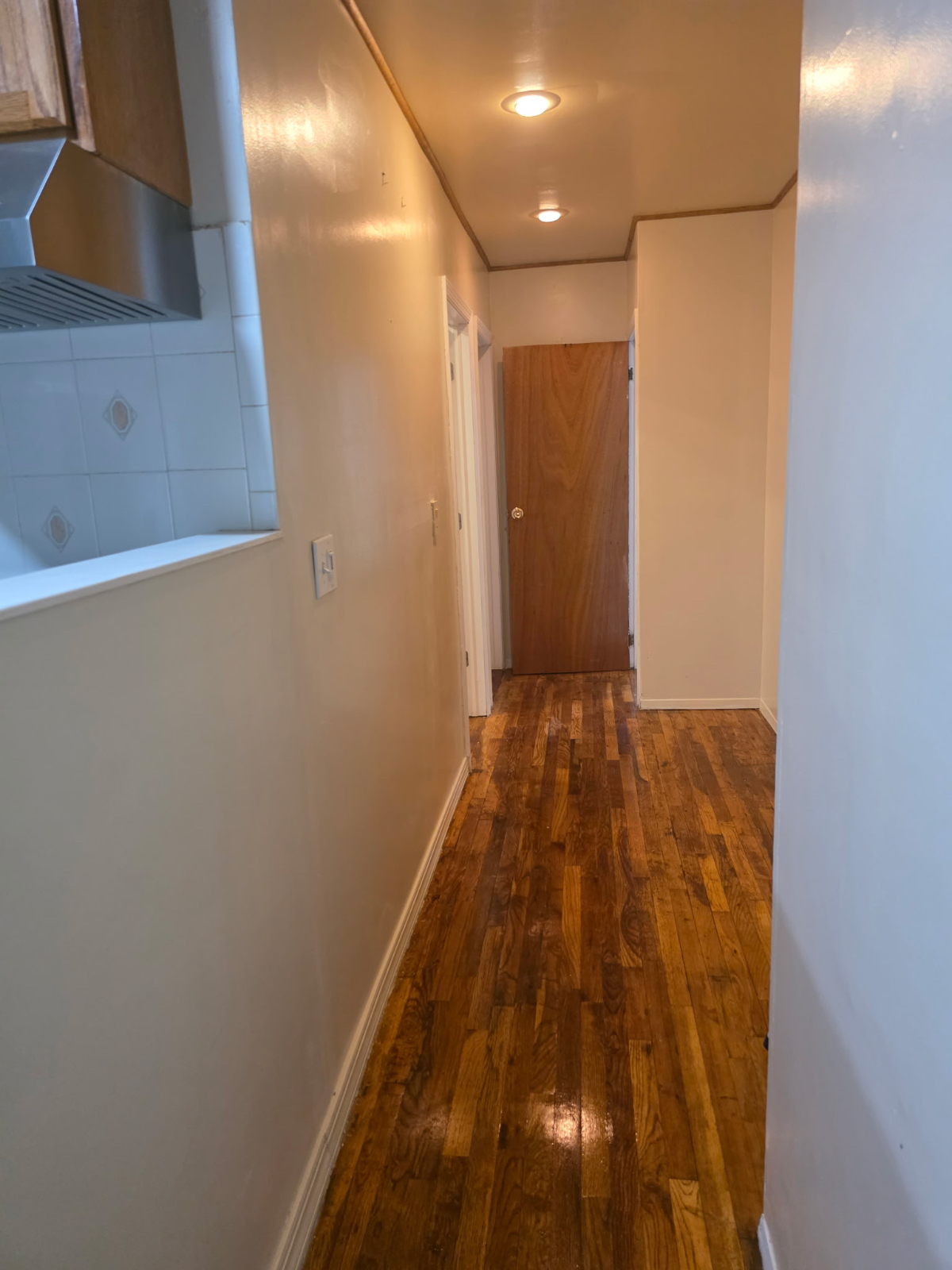 Spacious 3BR / 1BA Apartment in Laurelton Water Included - Photo 7