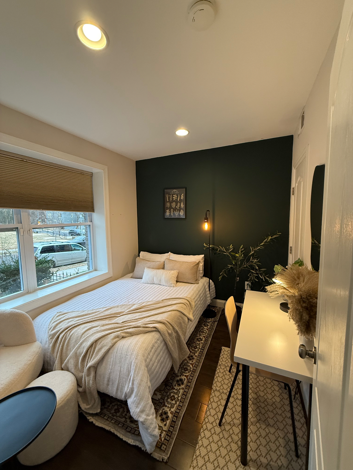 Cozy DC Condo Minutes Away from Historic Neighborhoods - Photo 2