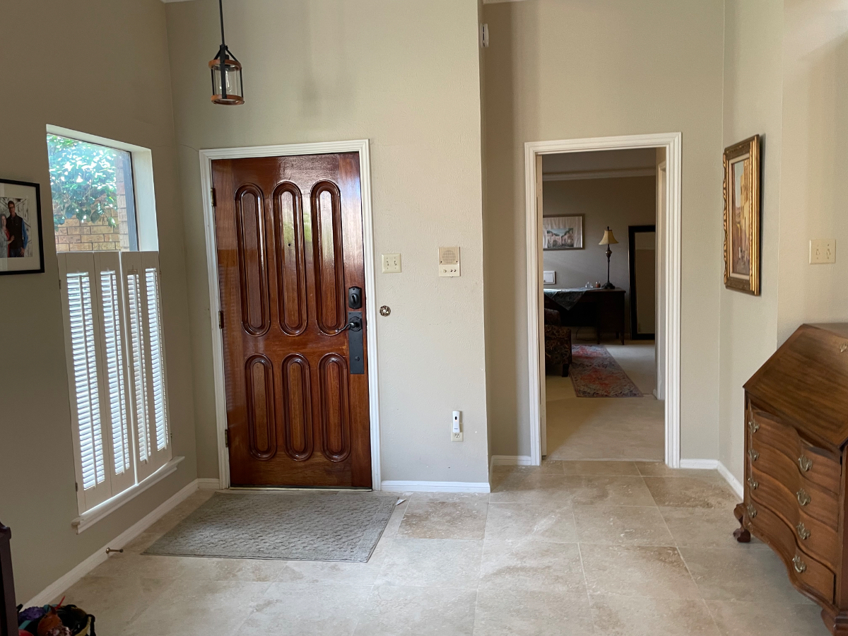 Large Bedroom with Private Bathroom, light and bright living room. - Photo 11
