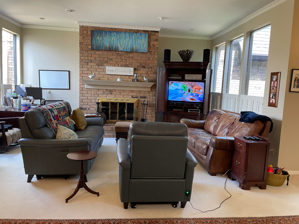 Large Bedroom with Private Bathroom, light and bright living room. - Photo 12