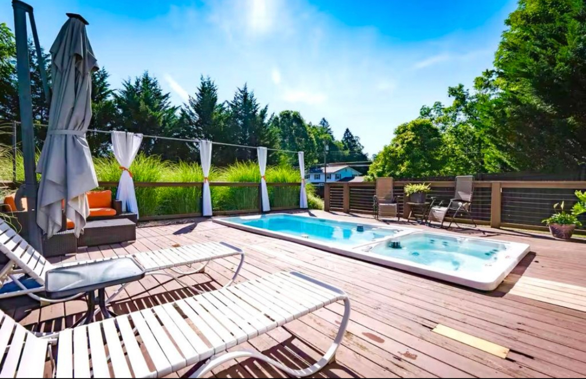 The Lilypad-Pool & Hottub and Walk to Downtown - Photo 2