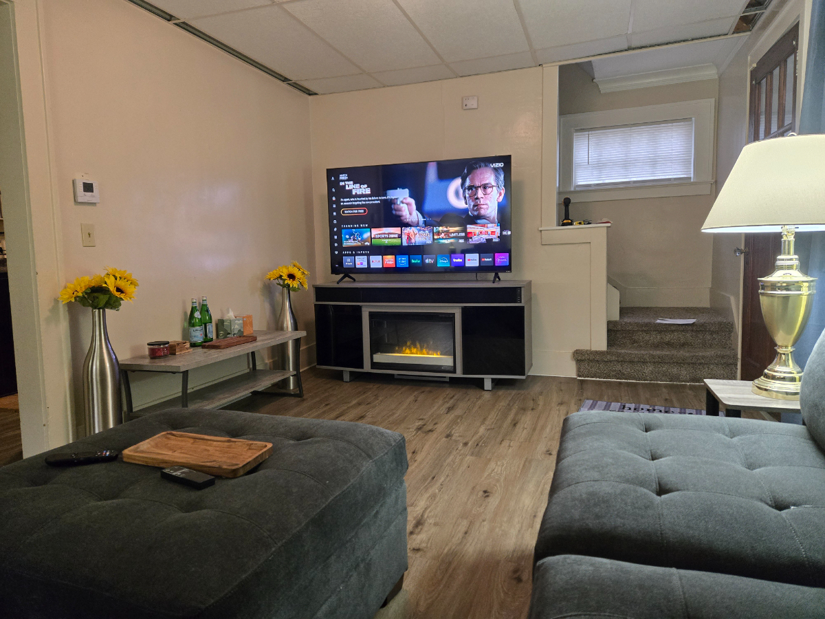 Brooks Ave 1 single bedrooms 1.5 miles from from Strong Memorial/ Shared bathroom with traveling Nur - Photo 11