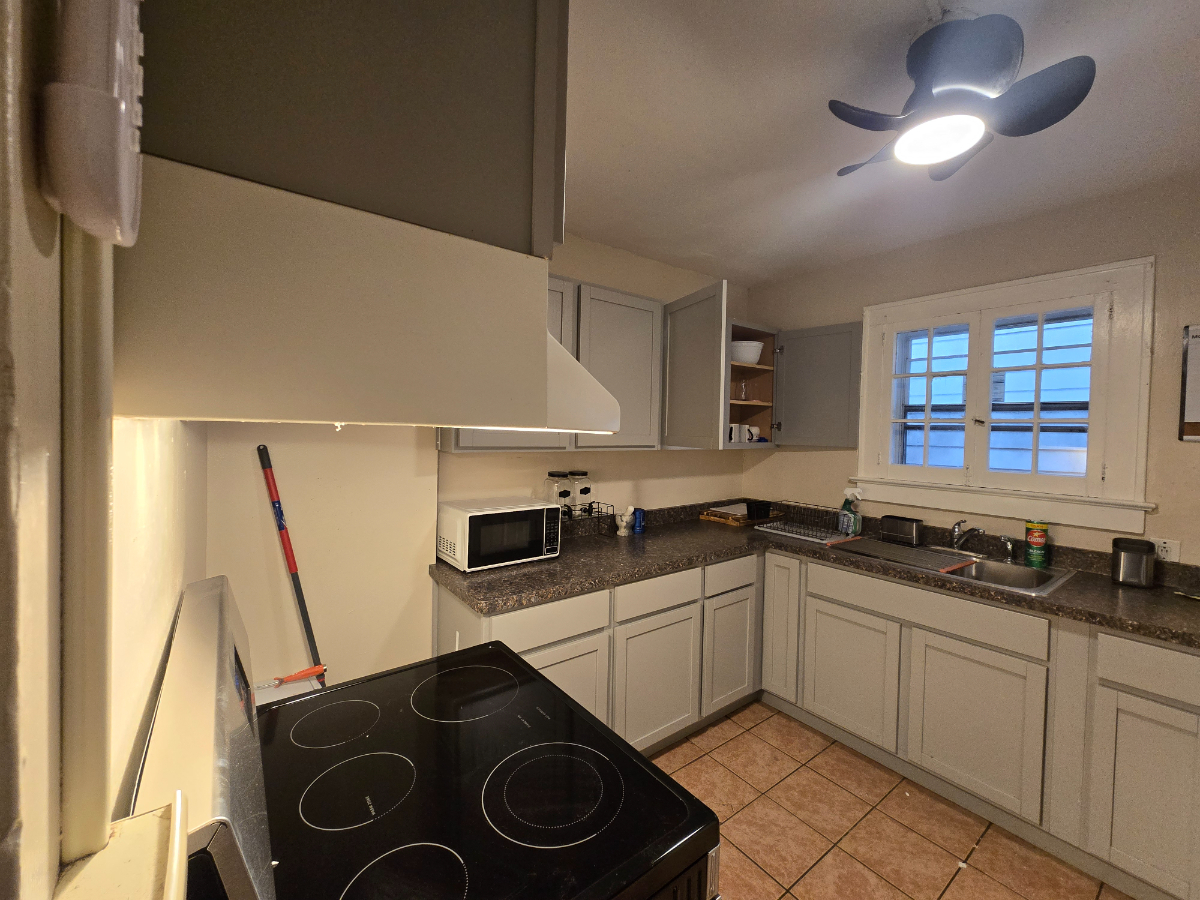 Brooks Ave 1 single bedrooms 1.5 miles from from Strong Memorial/ Shared bathroom with traveling Nur - Photo 9