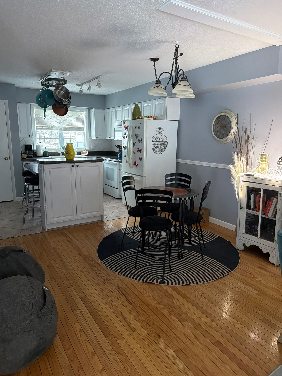Fully Furnished Beautiful Montpelier Townhouse - Photo 3