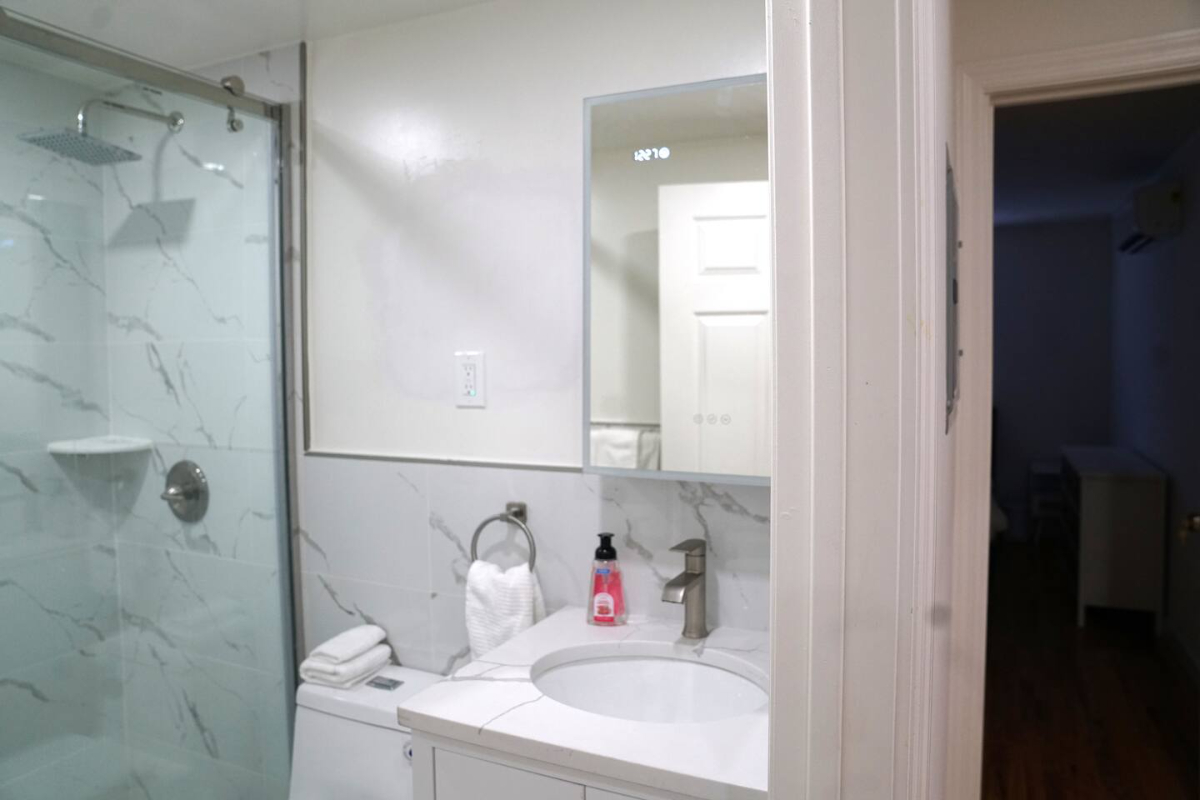 newly renovated fully Furnished 3BR 2bath... - Photo 2