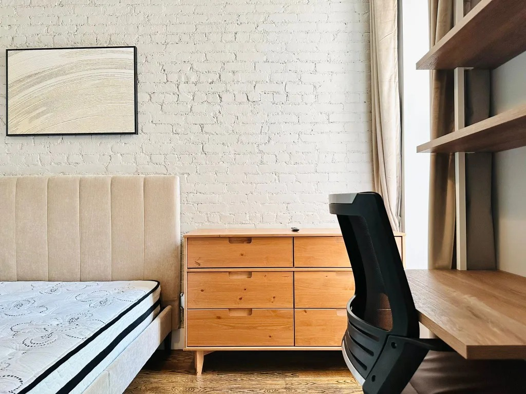 Exposed Brick HDTV Room, Laundry, AC, Rooftop, 528 - Photo 3