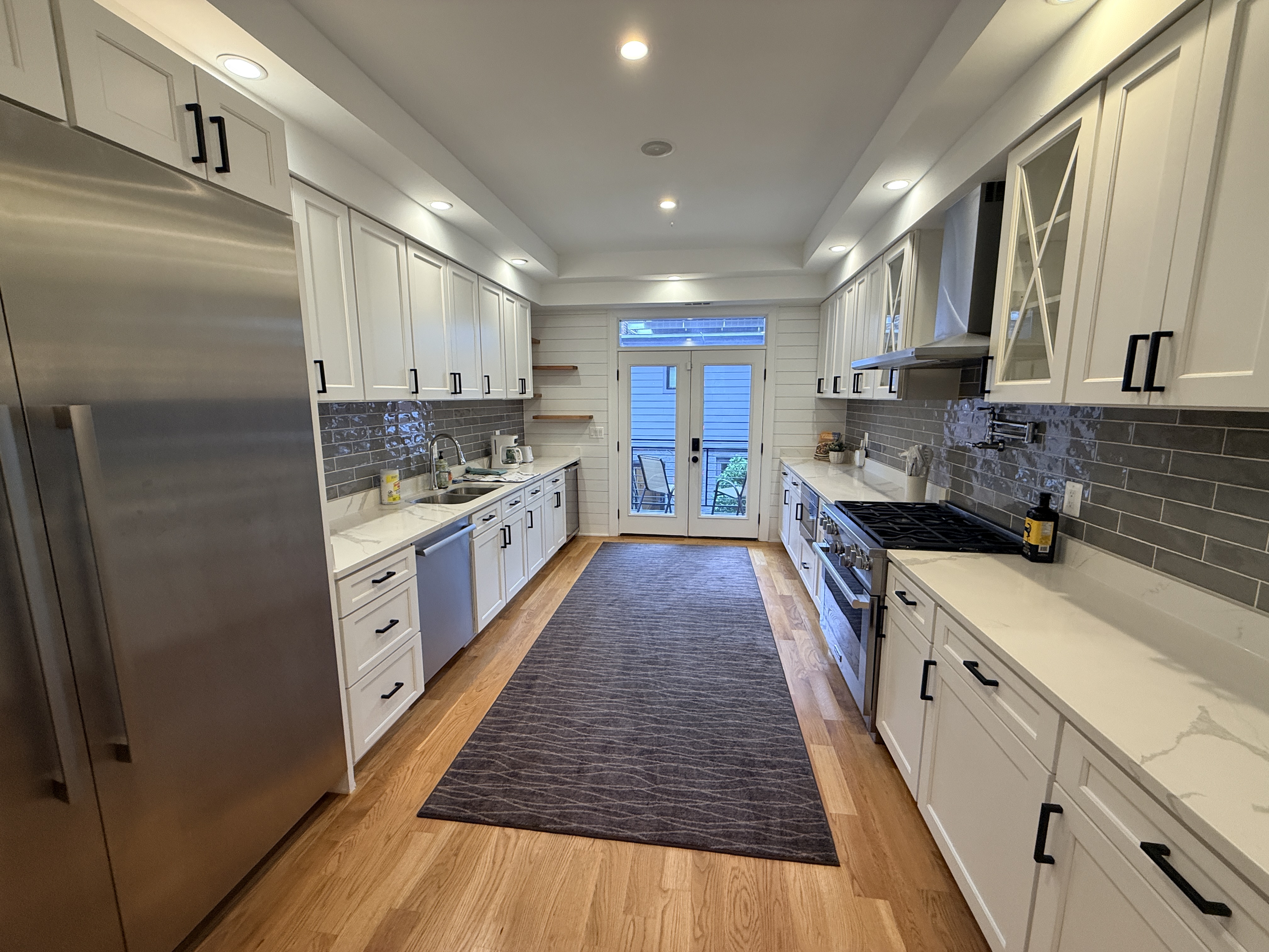 Beautiful Capitol Hill Row Home 2bed/2.1 bath *Can only lease till End of Feb 2027* - Photo 3