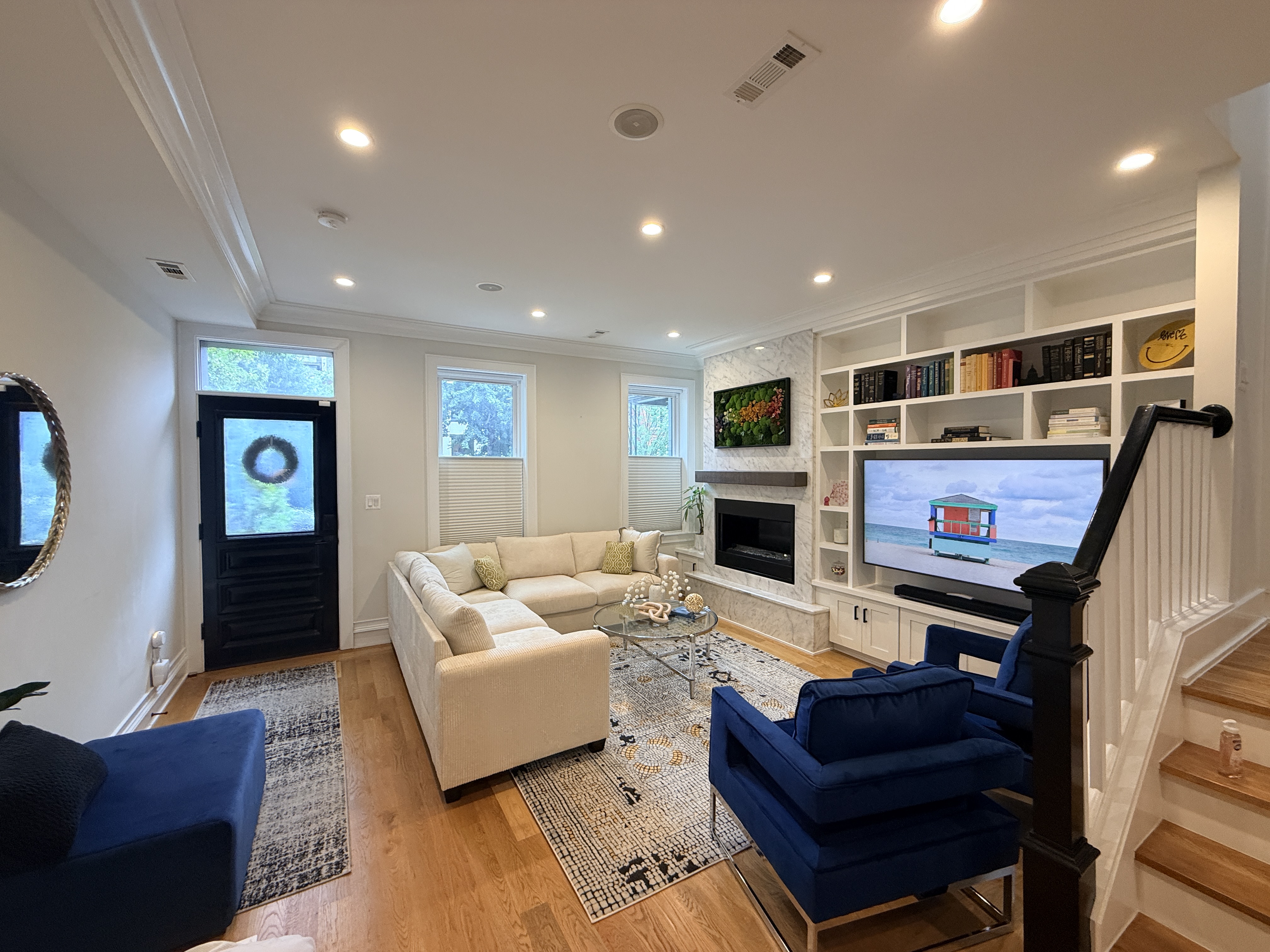 Beautiful Capitol Hill Row Home 2bed/2.1 bath *Can only lease till End of Feb 2027* - Photo 2