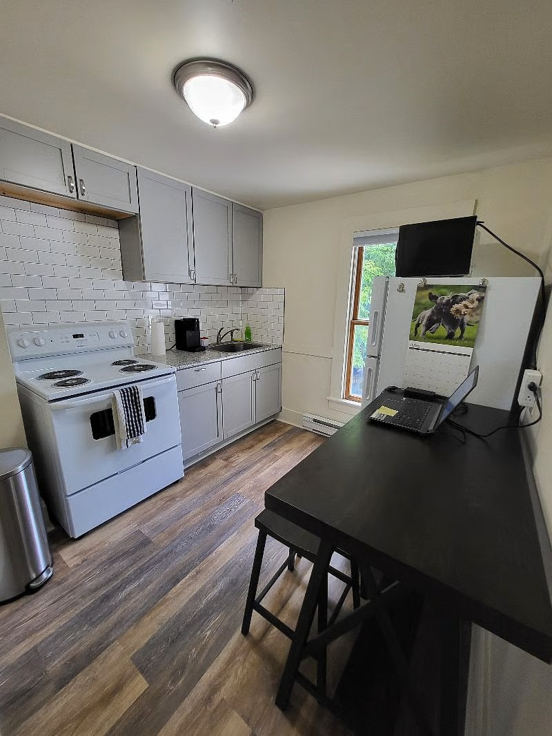 Quiet and Comfy Upper Level 1 Bedroom Apartment in Popular Neighborhood - Photo 1