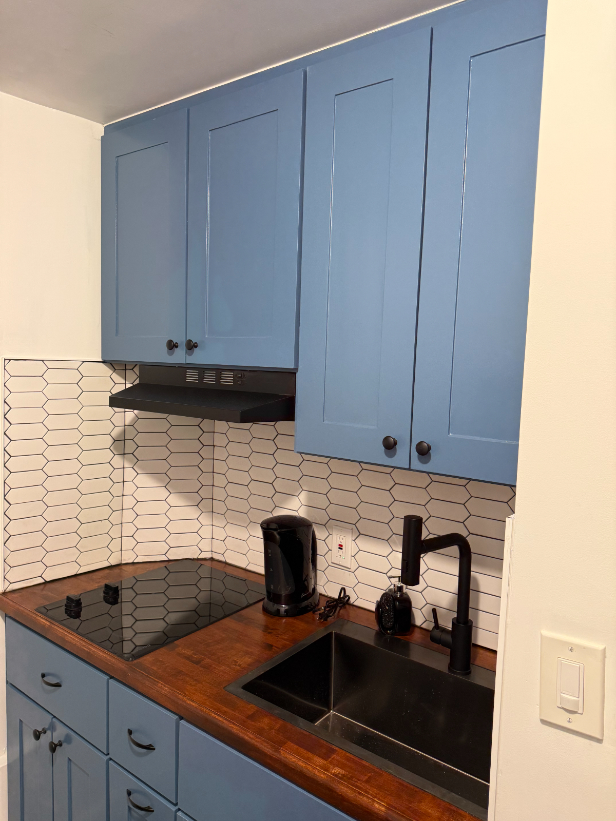 Comfortable Mid-Term Studio With Easy Commute And Utilities Included - Photo 11