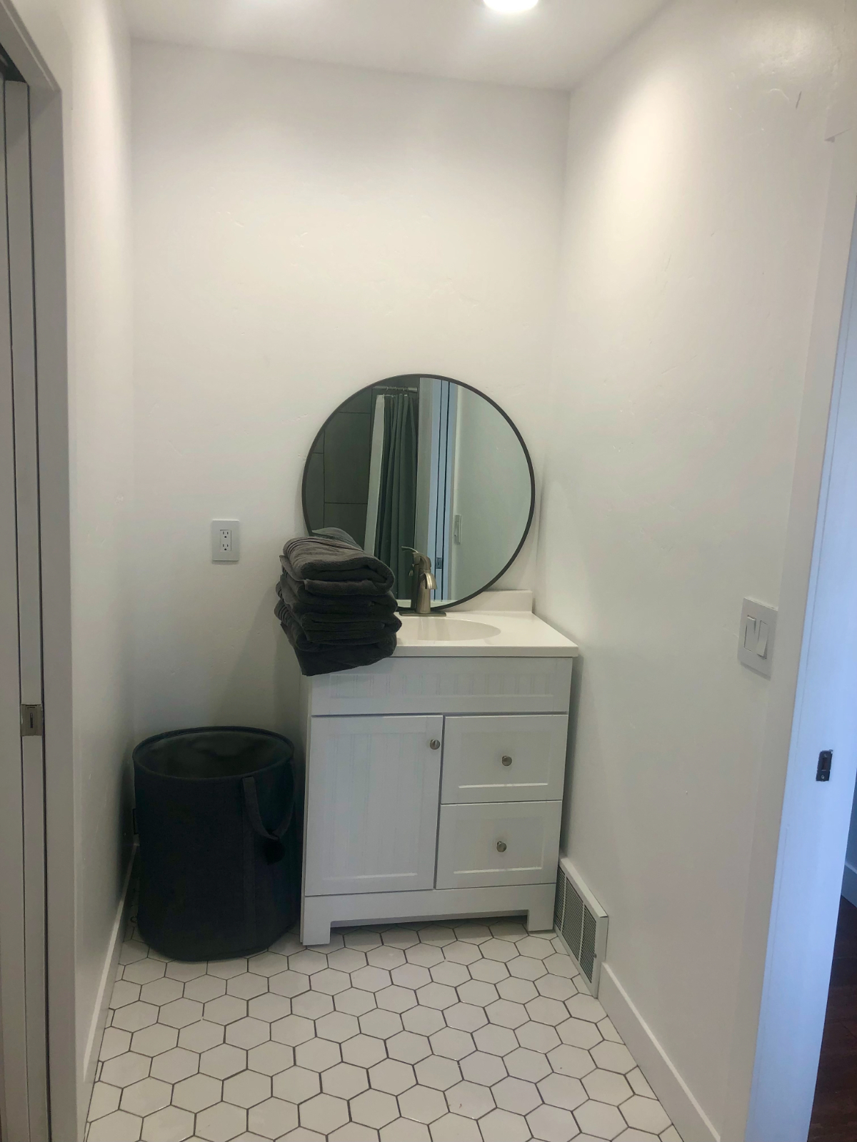 Fully Furnished 2BR Home Near Hospital-Ideal for Travel Nurses - Photo 4