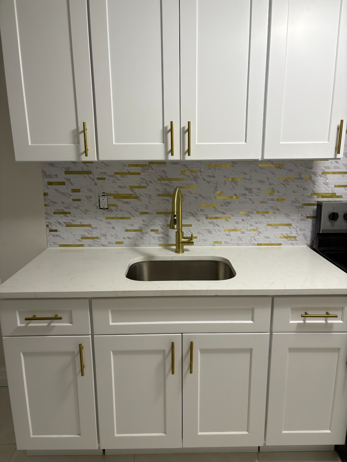 Fully Renovated Room in a Spacious Brooklyn Home With Backyard Access - Photo 5