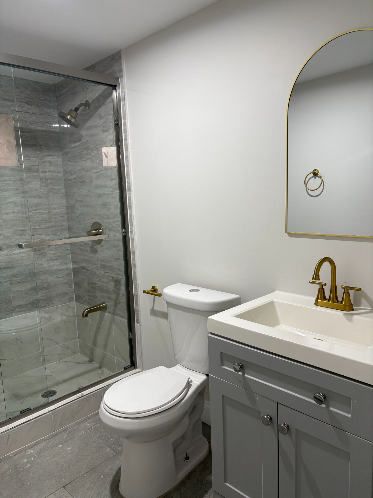 Fully Renovated Room in a Spacious Brooklyn Home With Backyard Access - Photo 6