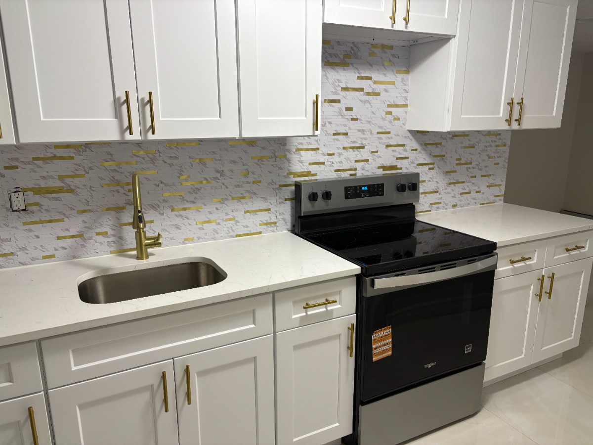 Fully Renovated Room in a Spacious Brooklyn Home With Backyard Access - Photo 4