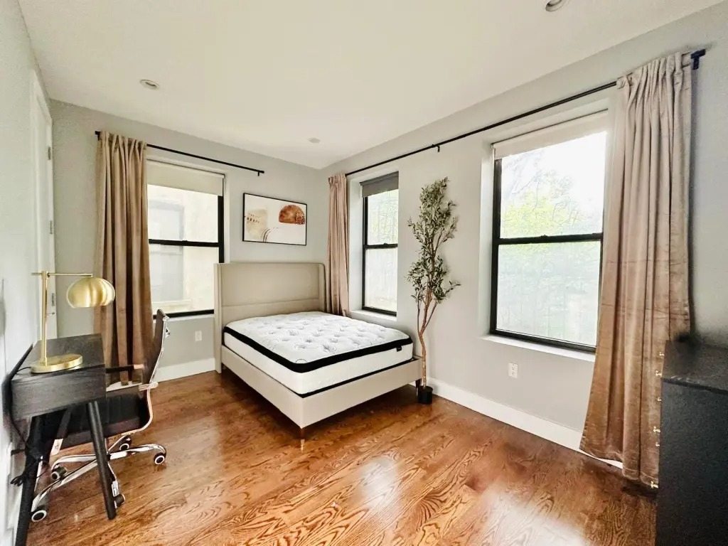 HDTV Rooftop, Central AC, Laundry in building, 735 - Photo 3
