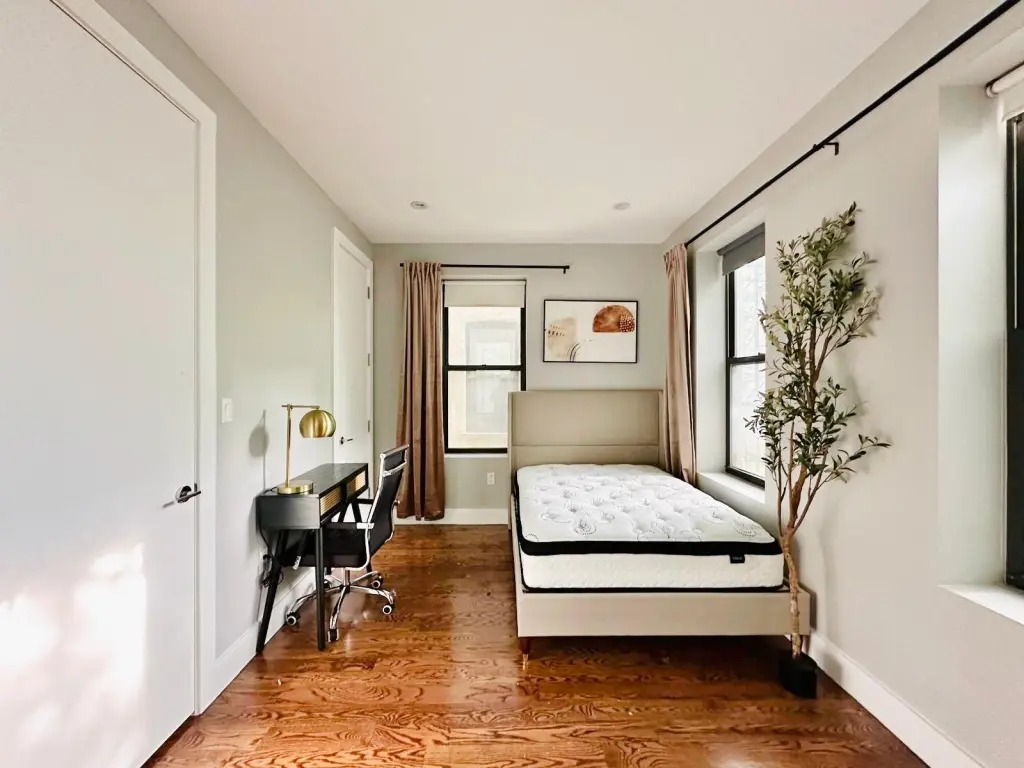 HDTV Rooftop, Central AC, Laundry in building, 735 - Photo 4